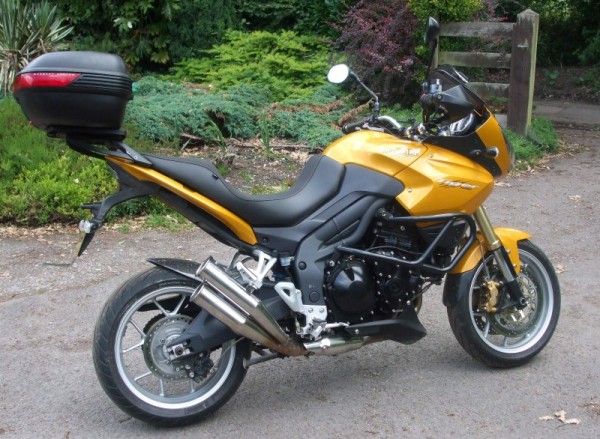 Triumph Tiger 1050 with Campbell Custom Sidewinder Exhaust